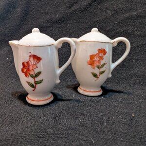 miniature teapot-shaped salt and pepper shaker